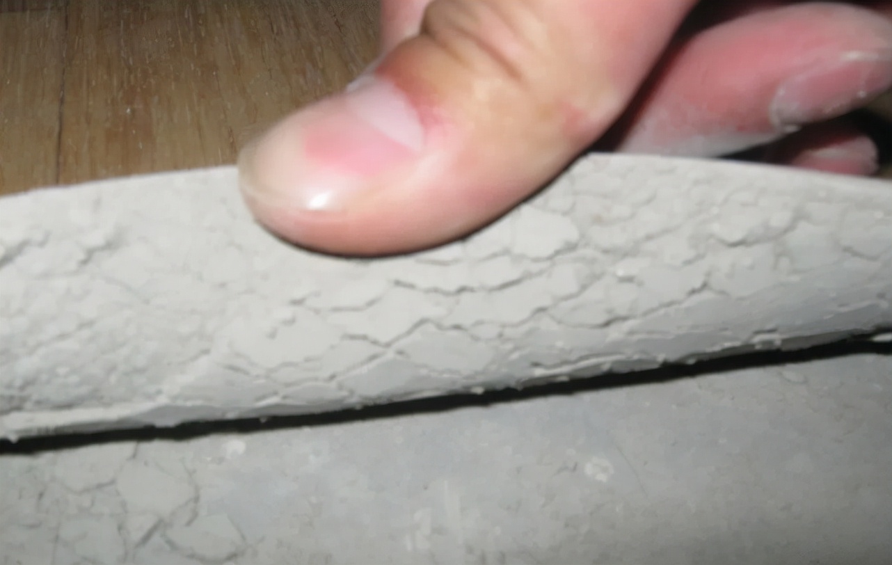 石膏基自流平上可以铺PVC塑胶地板吗？