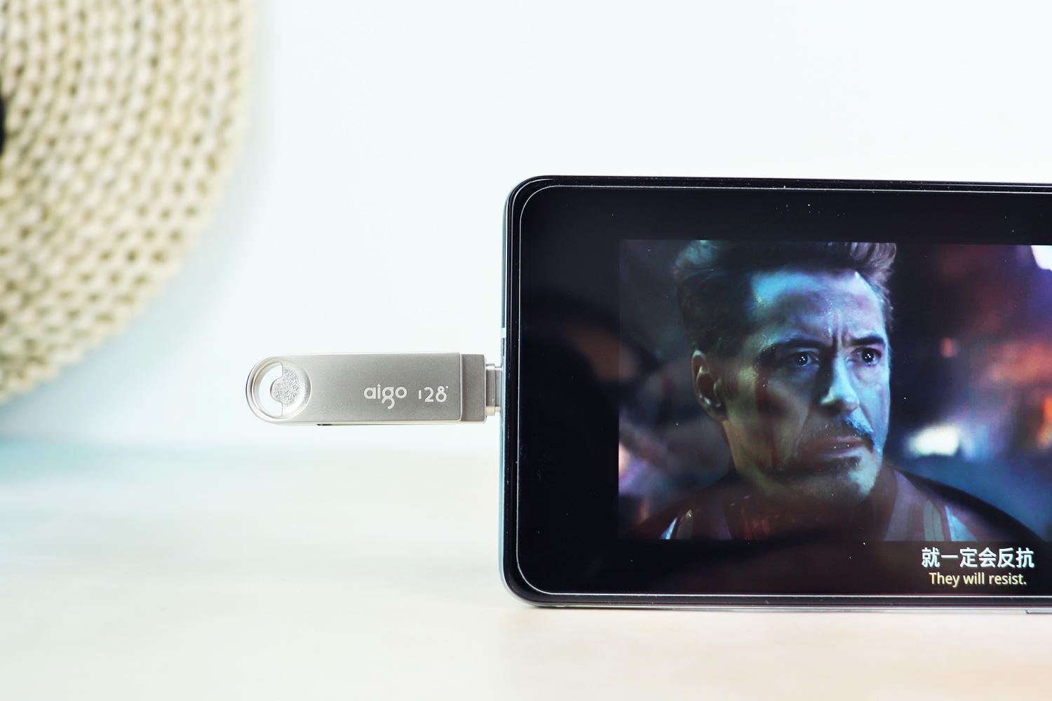 手机空间不够用怎么办？建议试试USB3.2双口手机U盘，直插式扩容