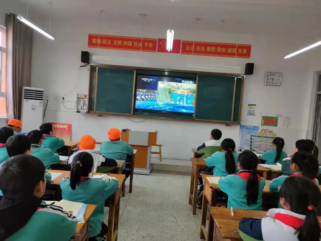 临沂新桥小学“观看天宫课堂”第一课(图7)