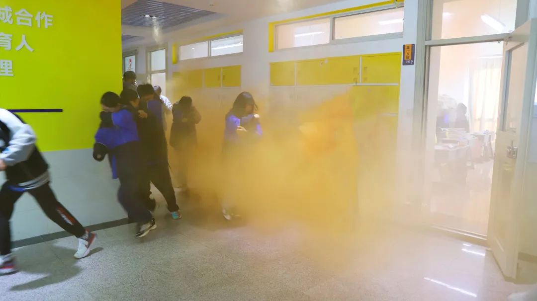 安全演练“零距离”丨潍坊恒德实验学校开展安全应急疏散演练
