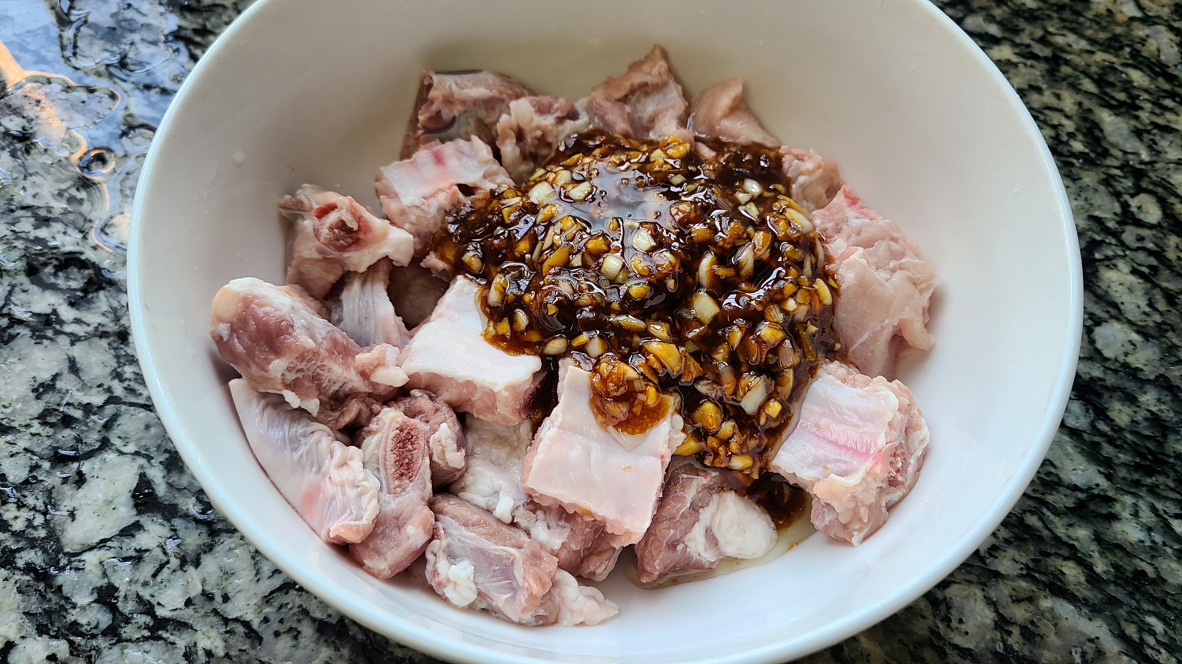 排骨这做法在广东出了名，老厨师教的一道菜，好吃味美香味浓
