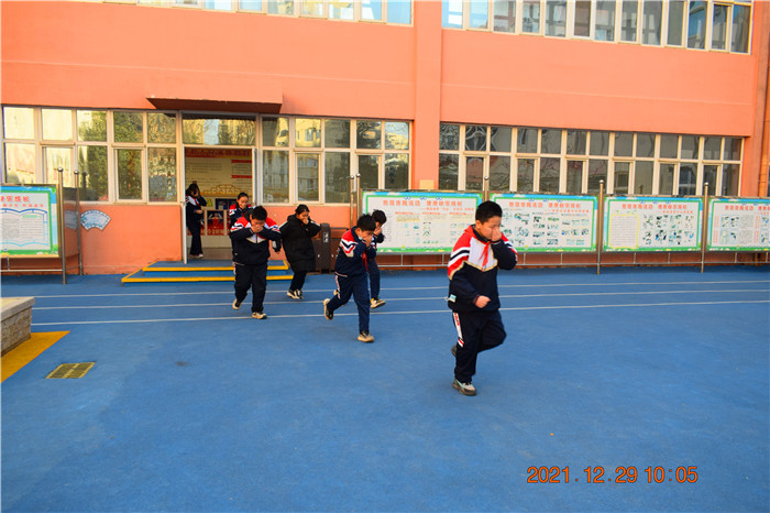 邯山區(qū)美的小學開展消防安全緊急疏散演練(圖5) 邯山區(qū)美的小學開展消防安全緊急疏散演練(圖5)
