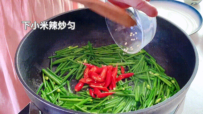 这道海瓜子炒韭菜花实在是太香了，鲜美可口又下饭，适合冬天