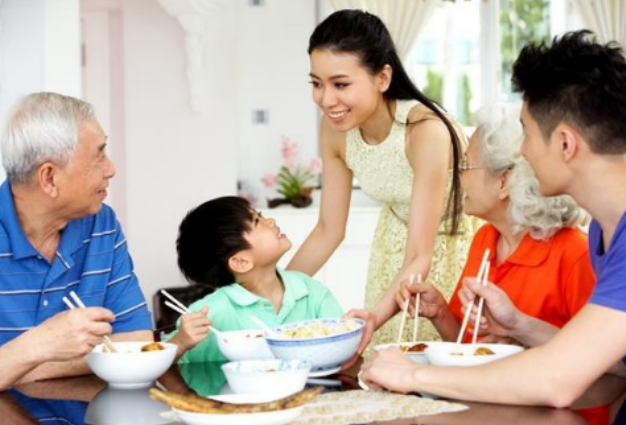 一个家庭过得怎么样，可从餐桌上看出来，喜怒哀乐都藏在细节里