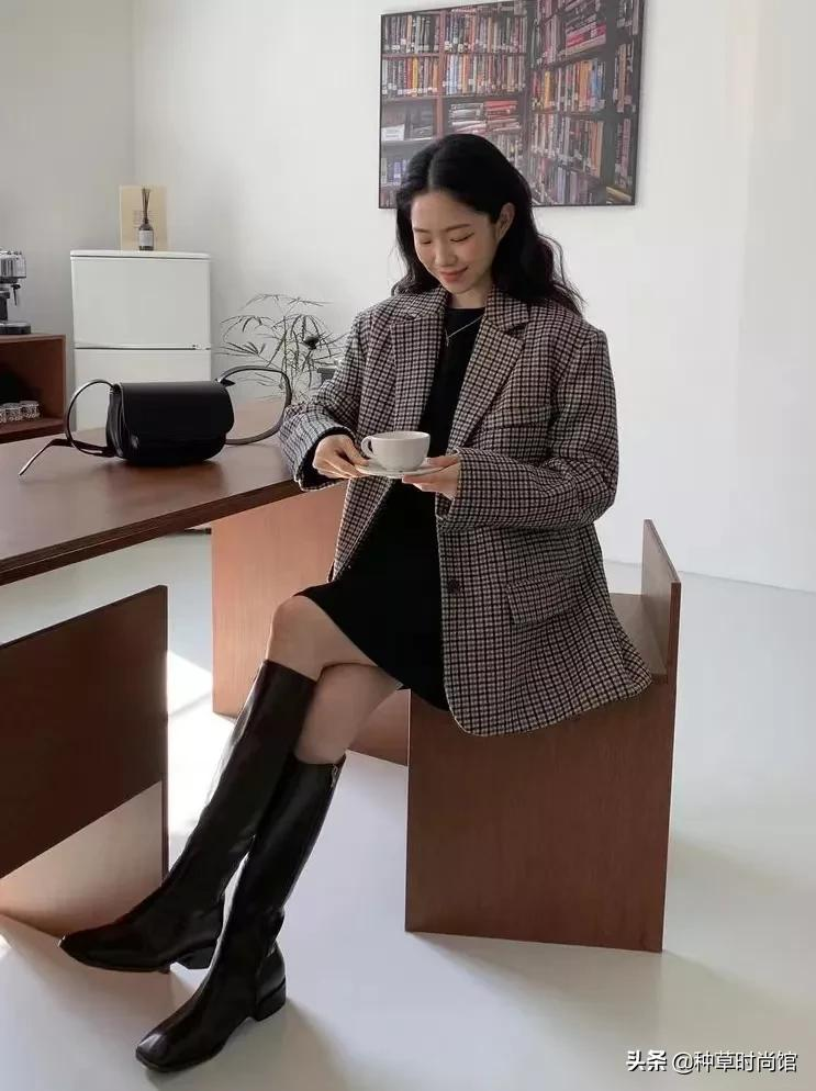 裙子里还在穿“打底裤”吗?现在流行这样穿