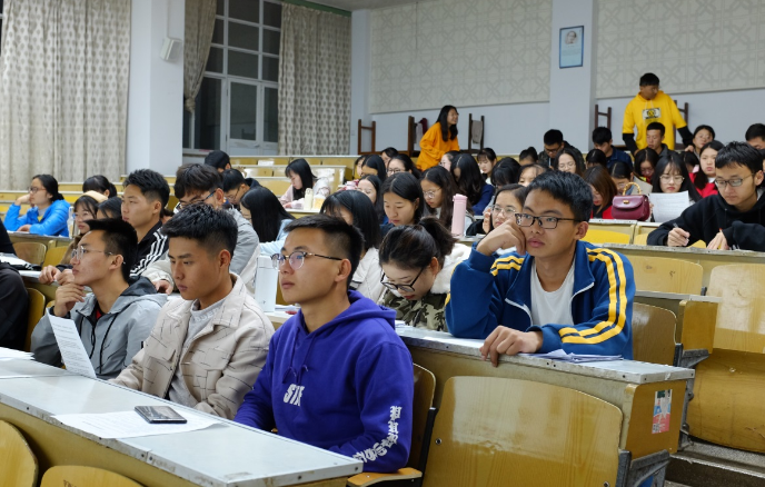 大学男生宿舍“违禁品”走红，种类很全，连“二师兄”也来凑热闹