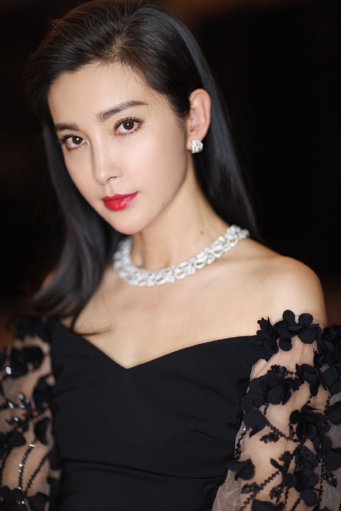 至今未婚的11位女明星，个个“风韵犹存”，最大62岁，最小43岁
