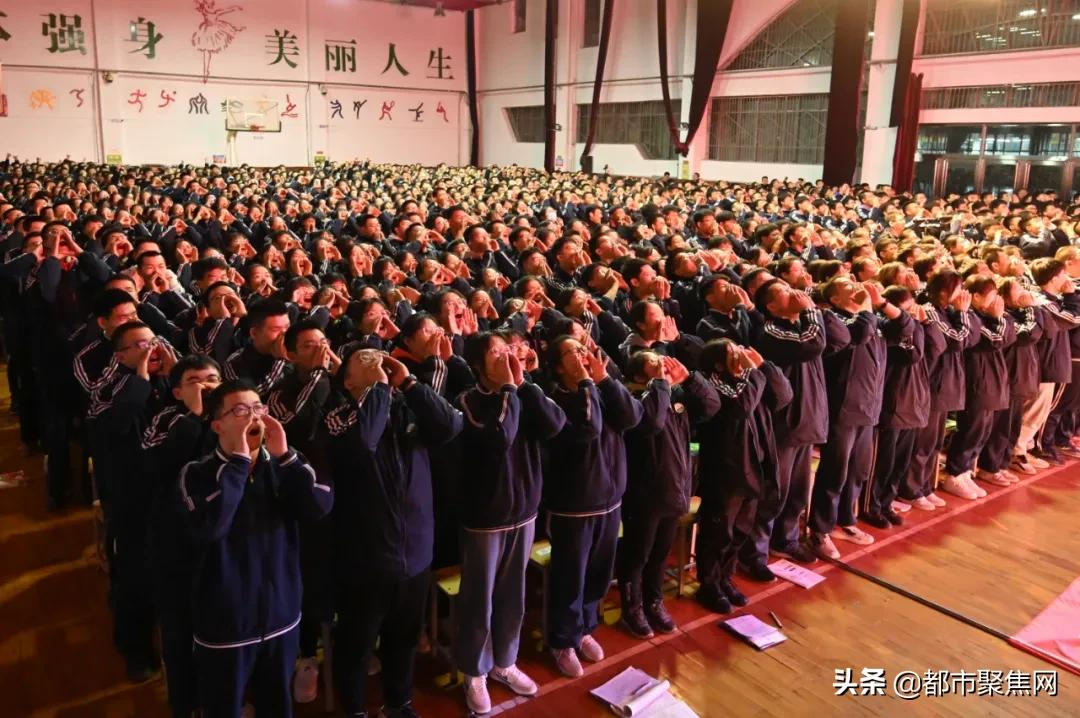 忻州实验中学举行“心态决定成败,理想照耀前程”高考励志演讲