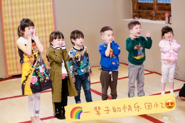 《爸爸5》萌娃重聚，neinei给泡芙补习英文，max身高超Jasper