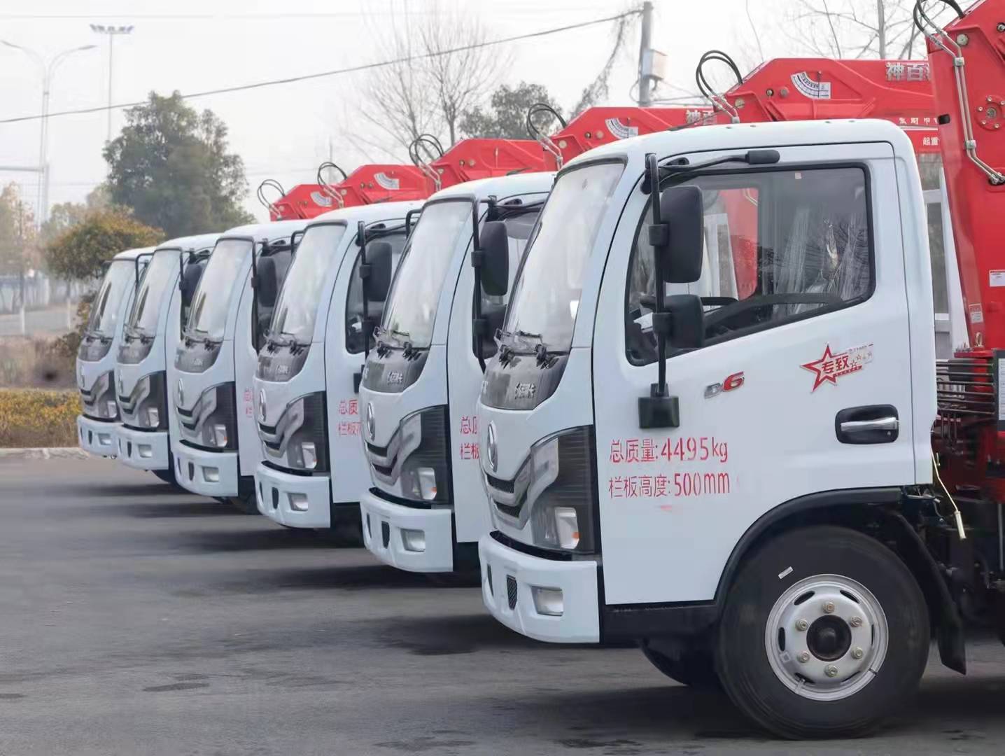 東風多利卡藍牌隨車吊批量交付儀式