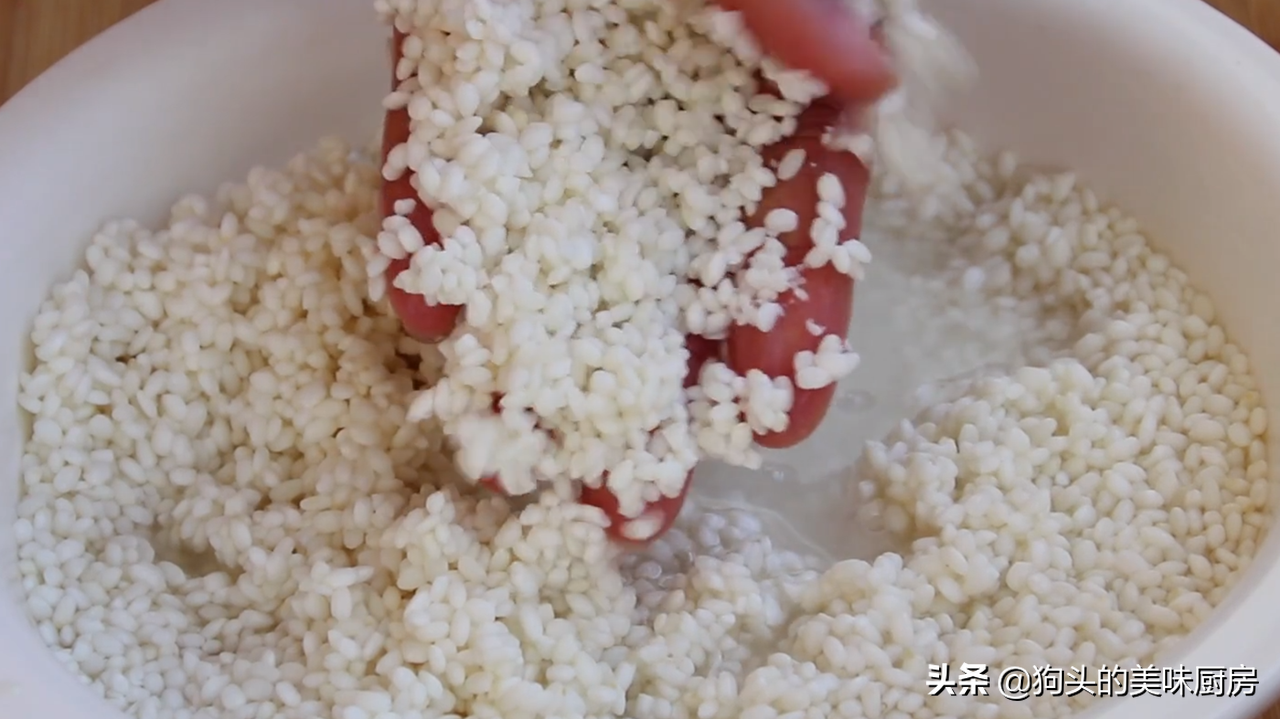 糯米拿碗一扣，香甜又软糯，女孩子要多吃，暖身又暖胃，营养好吃