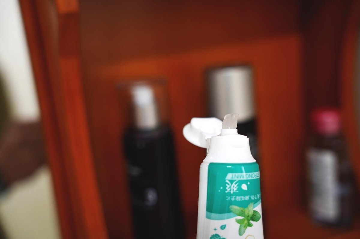 清洁牙齿去除口臭每天刷牙就能解决？比那氏蜂胶薄荷牙膏我得试试