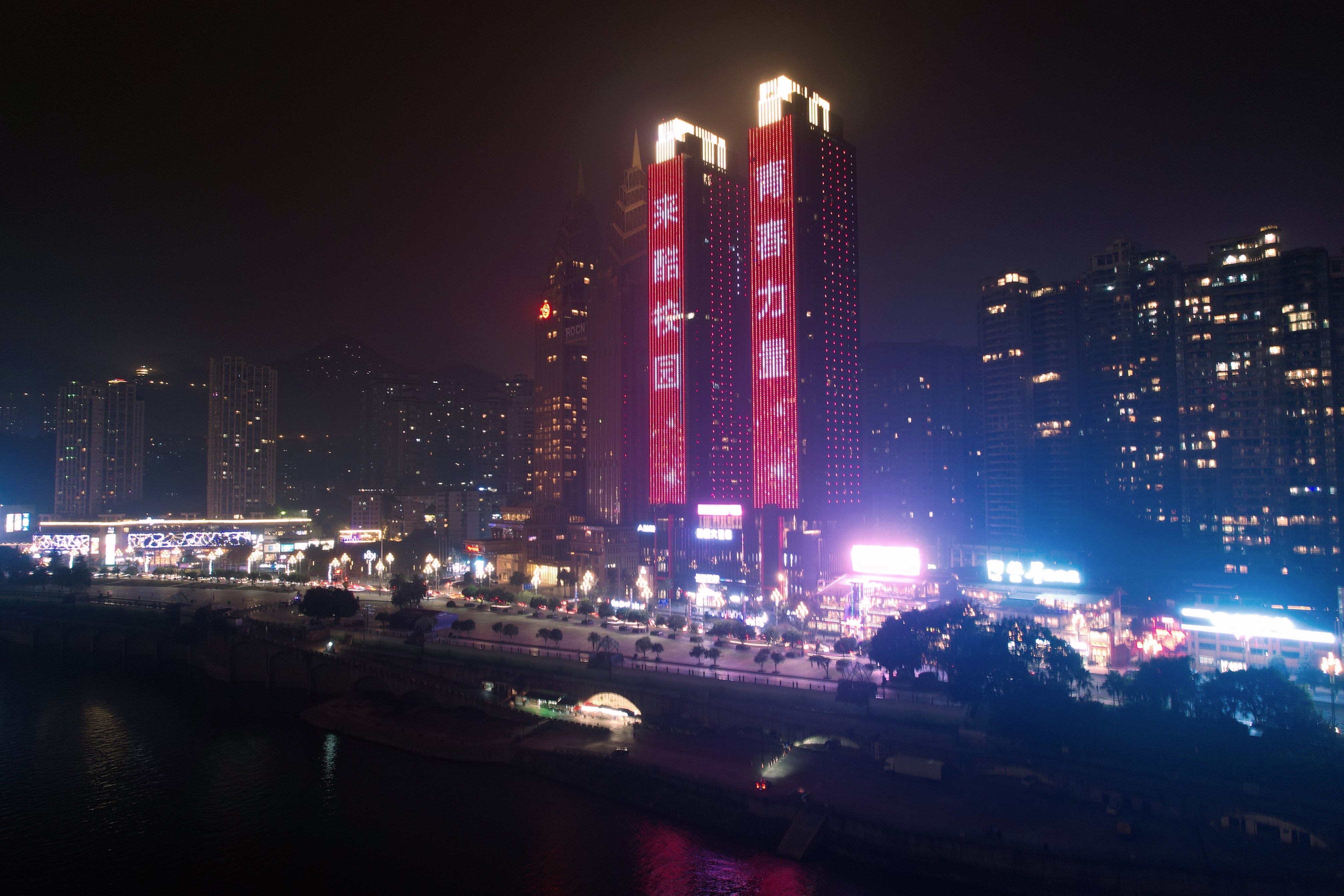 估值千億獨(dú)角獸來(lái)酷占領(lǐng)湘渝地標(biāo)，驚喜閃耀元旦夜空