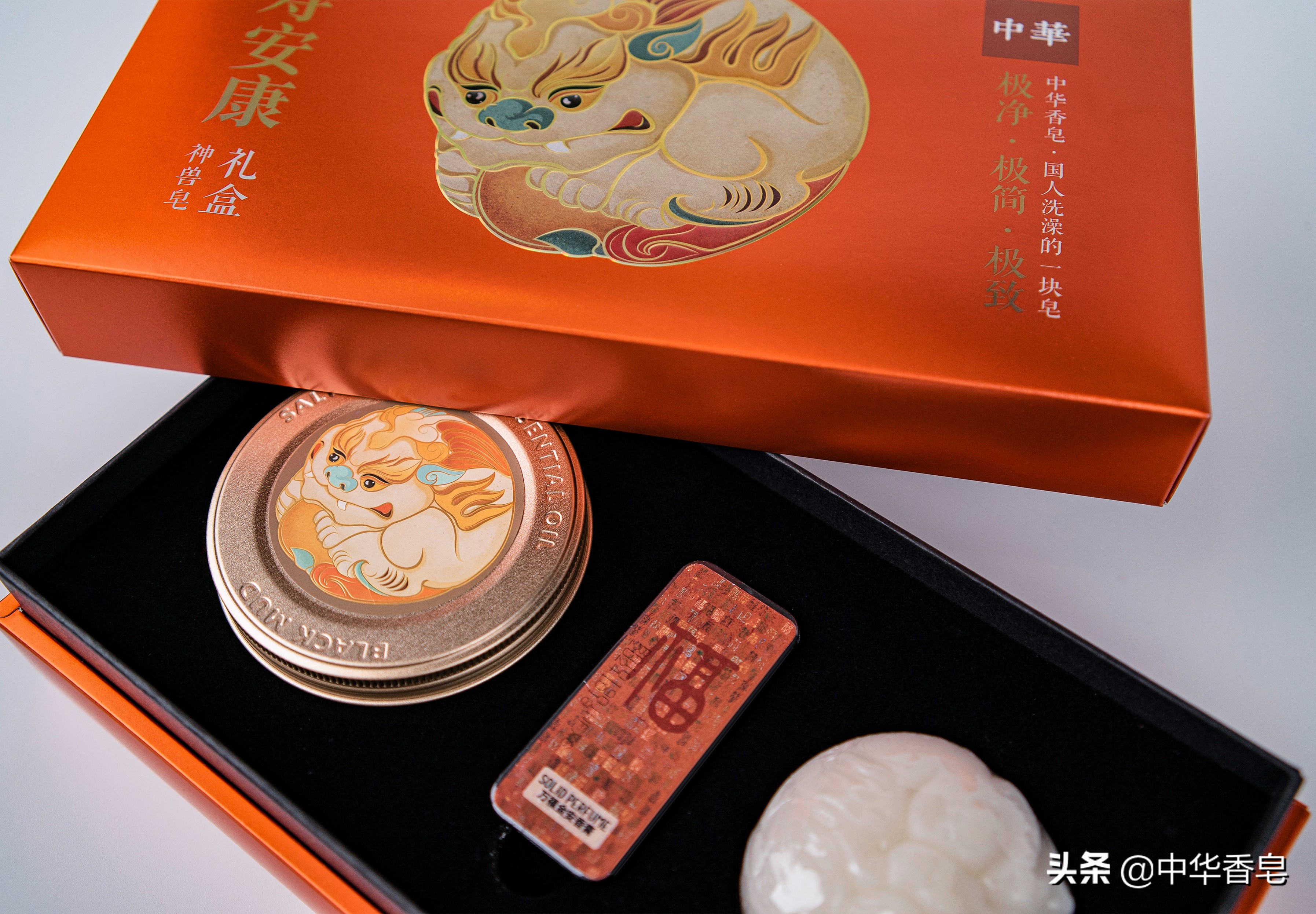 福寿安康礼盒皂,旭日祥云飘庆祝耄耋老人大寿,洋溢着欢乐气氛