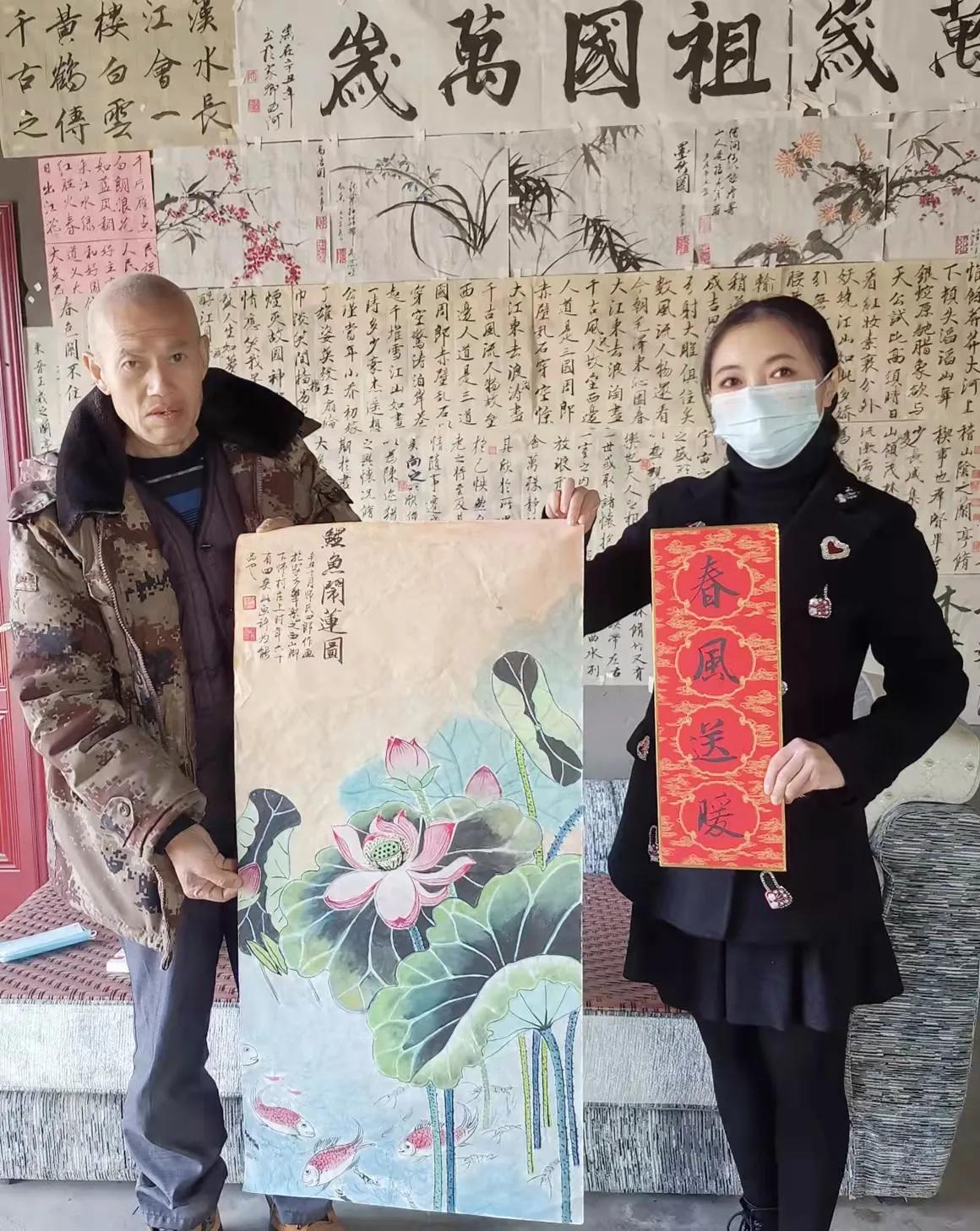 “最美游客”做客竹山县西河村，倡导＂带走一公斤＂