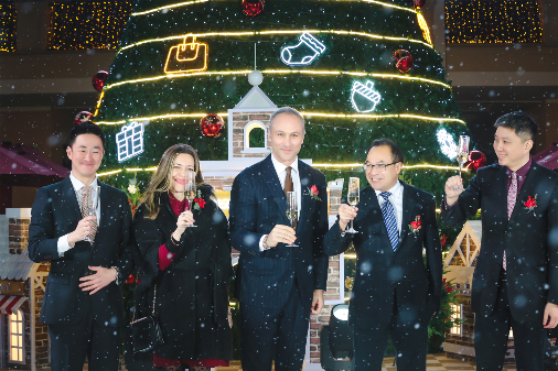 重庆佛罗伦萨小镇年末狂欢及艺术装置展正式开幕