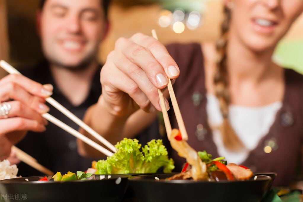 吃得少活得久，限制饮食可长寿？权威研究：“七分饱”宜早不宜晚
