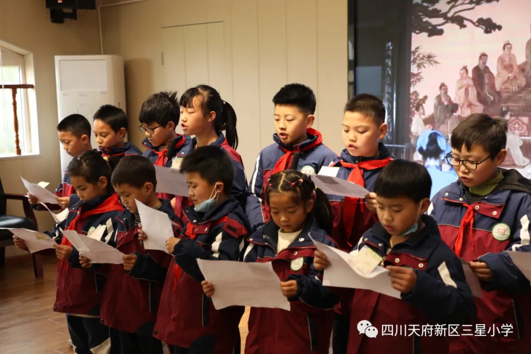 天府新区三星小学丨大手拉小手，让爱传出去