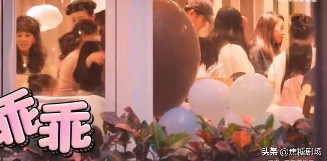 霍建华爱女派对曝光，小海豚圆脸大耳朵，林心如哄女儿超温柔