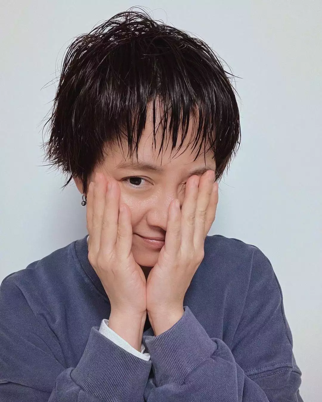 因发型陷入造型争议,宋智孝方面表示:是以本人的意志改变了造型