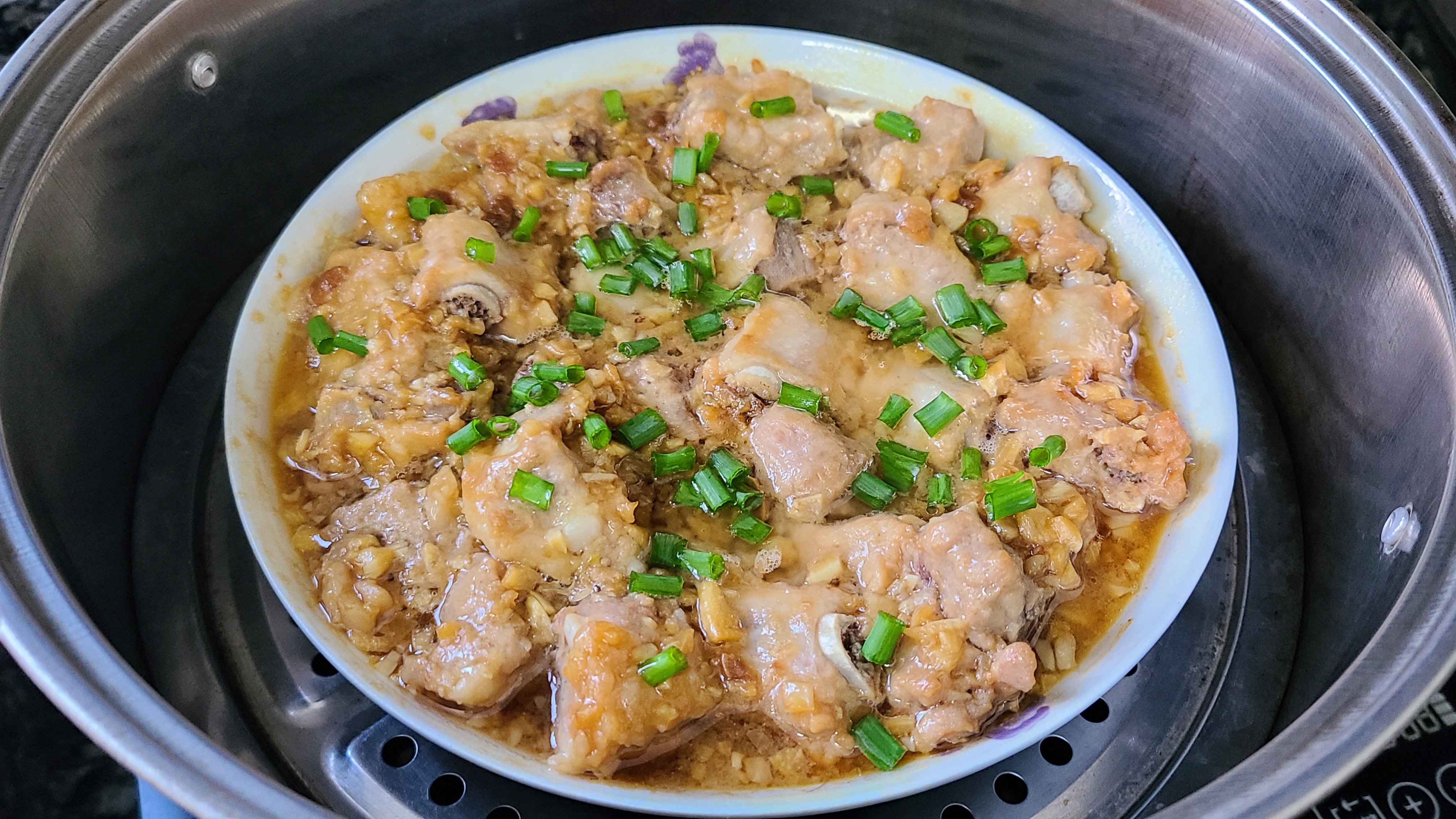 排骨这做法在广东出了名，老厨师教的一道菜，好吃味美香味浓
