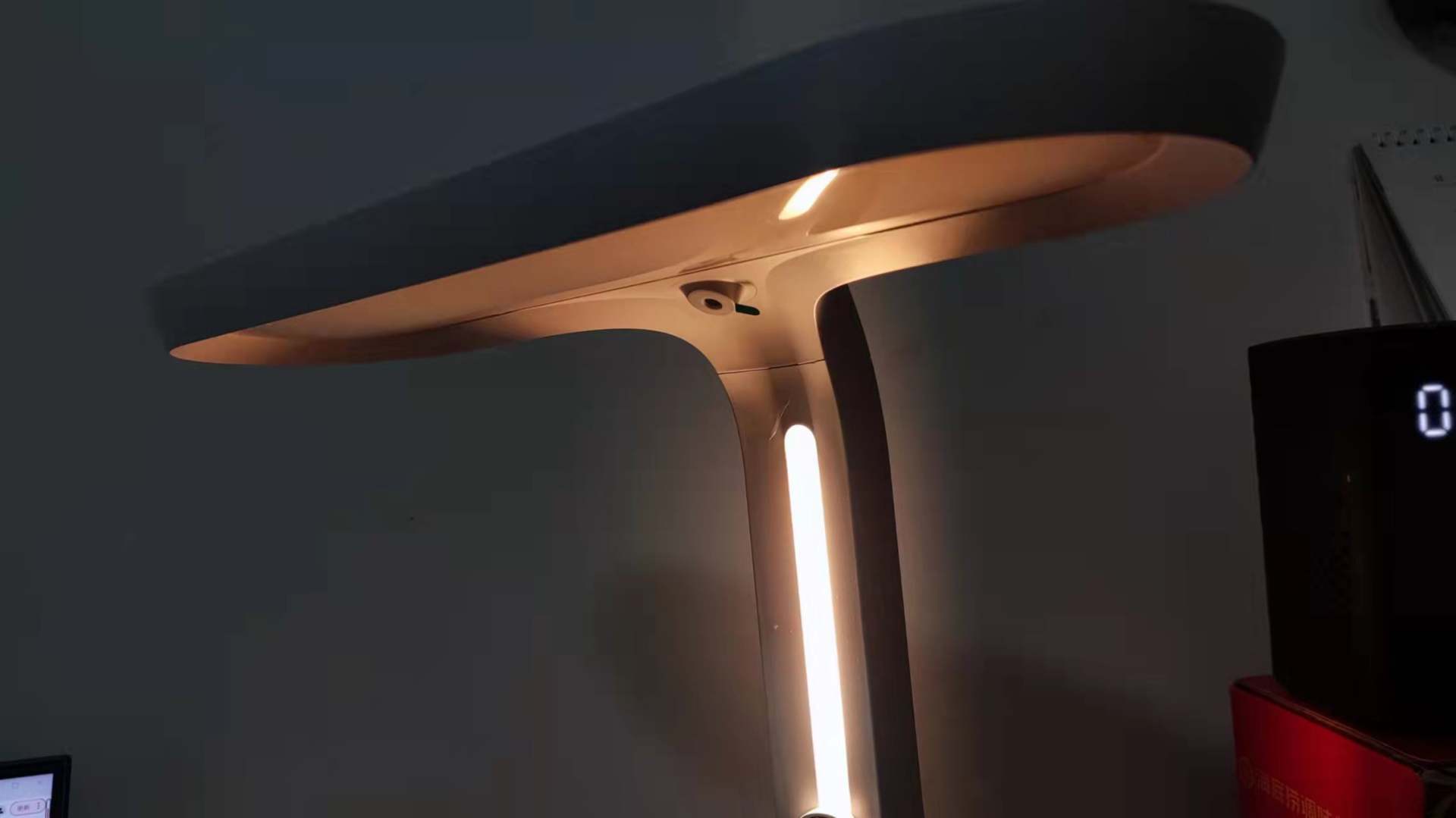 学习不能怠慢，眼睛不要再被伤害，碳氧护眼学习灯Pro必不可少