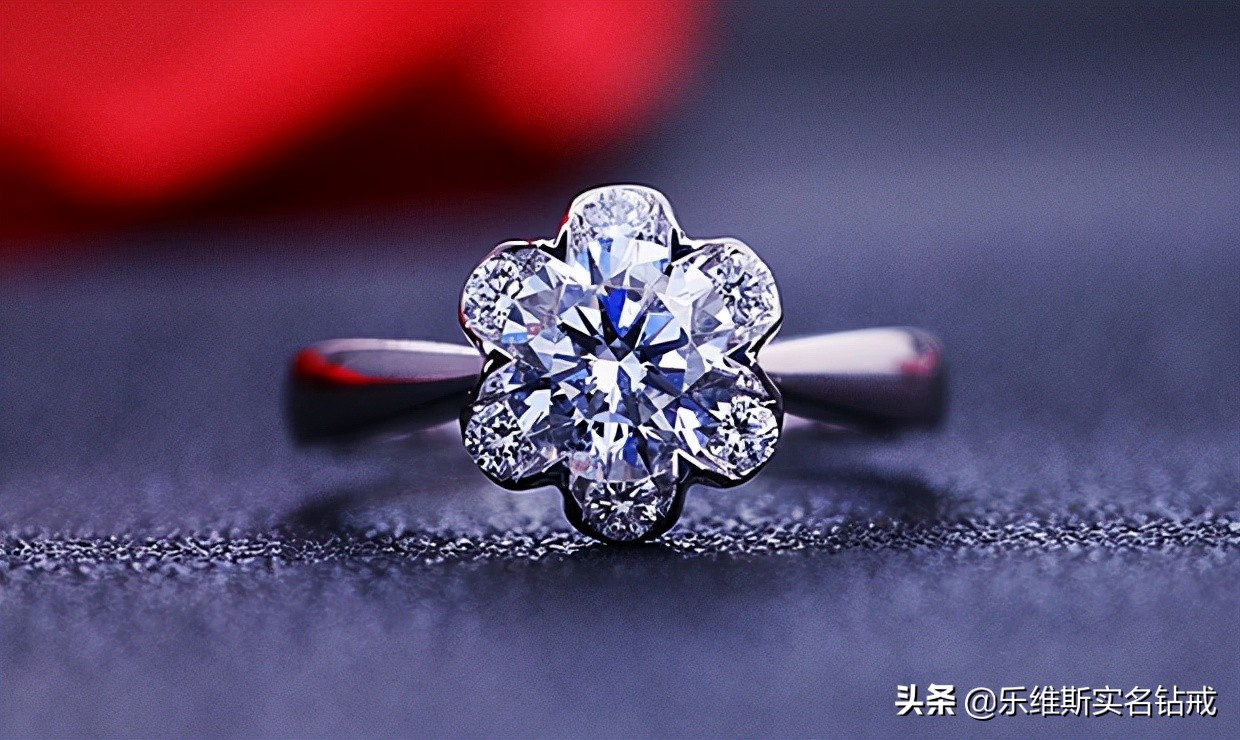 订婚钻戒一般多少钱合适（订婚钻戒价格要怎样确定才合适）