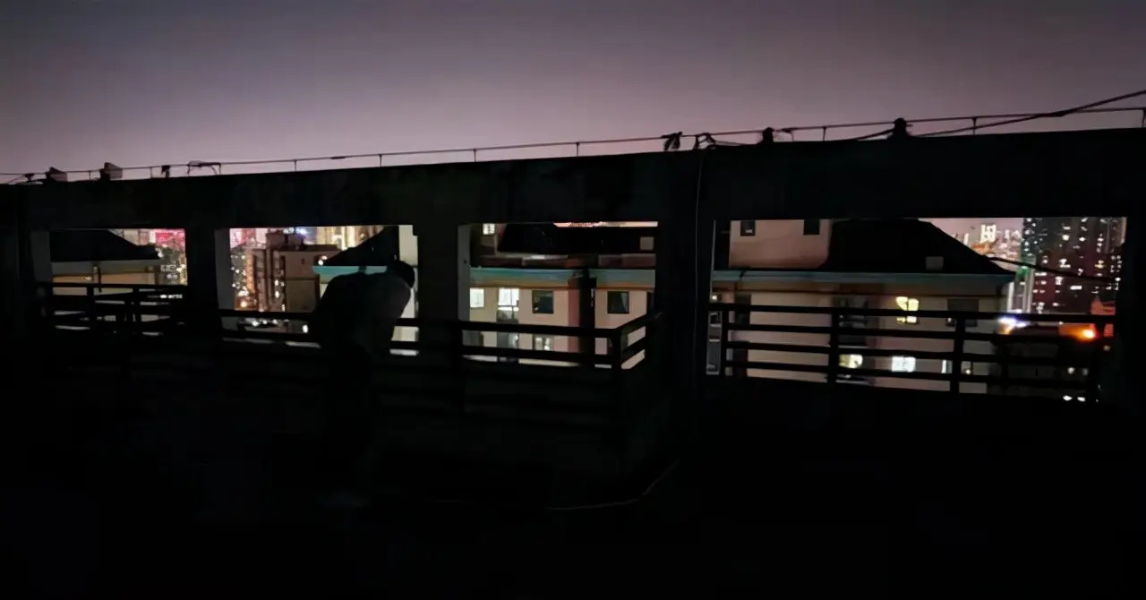 被陌生女子扔下楼男童家属发声（怀疑孩子被下药）