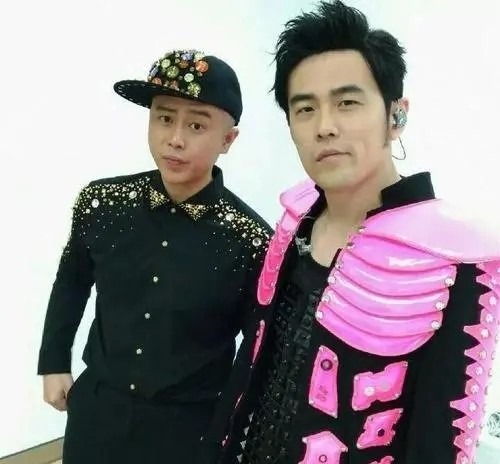周杰伦好友狂批陈建州“兄弟出事逃超快”，徐若瑄也称认清某些人