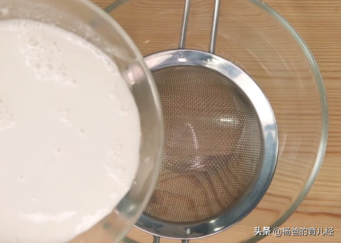 孩子爱吃的椰汁马蹄糕，甜香软嫩，营养又解馋，吃了一次还想吃