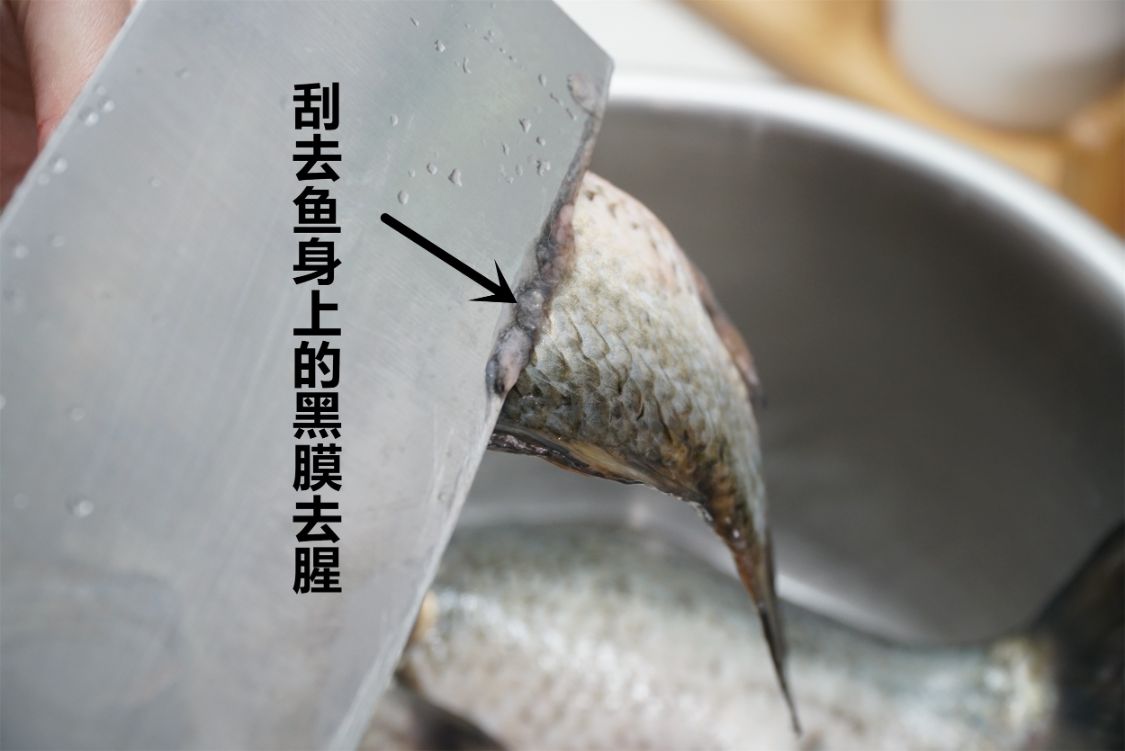 冬天煮鲫鱼汤时，记得多加3样食材，驱寒又营养，味道也更鲜了