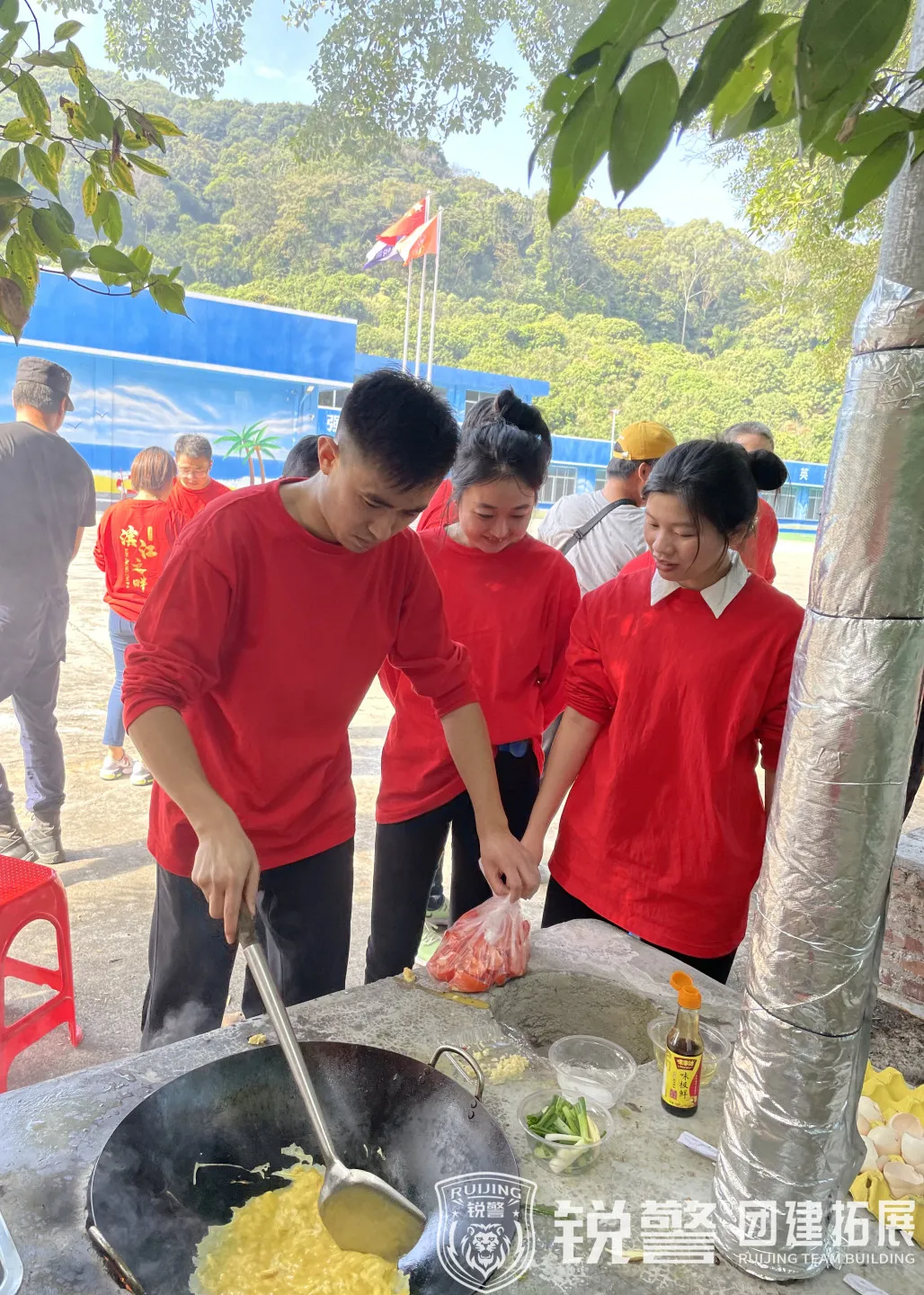 锐警团建:共创美好,再攀高峰,民生银行滨江东支行团建踏青活动