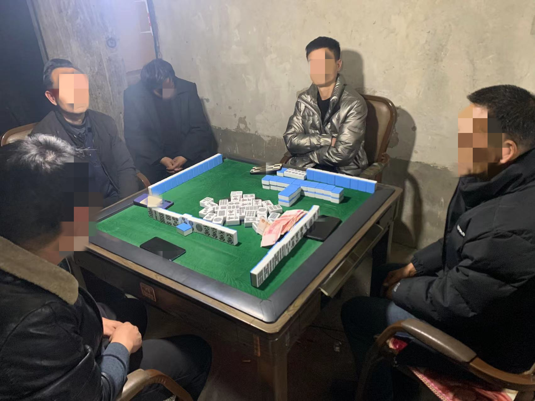 疫情期间聚众赌博 略阳公安：抓你没商量