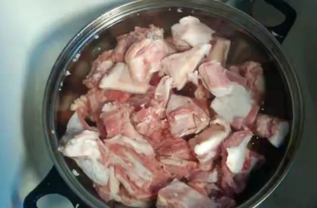 农村“冬至”要吃羊肉，炖羊肉时佐料不宜过杂，只用这3样味更鲜