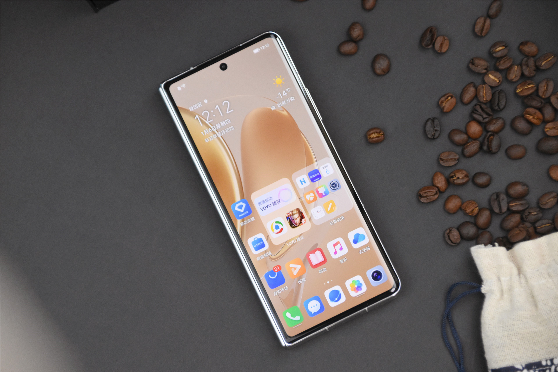 荣耀首款折叠屏Magic V评测：新骁龙8加特，三组镜头影像能力巅峰