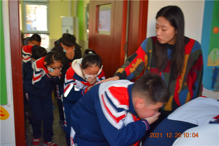 邯山區(qū)美的小學開展消防安全緊急疏散演練(圖1) 邯山區(qū)美的小學開展消防安全緊急疏散演練(圖1)