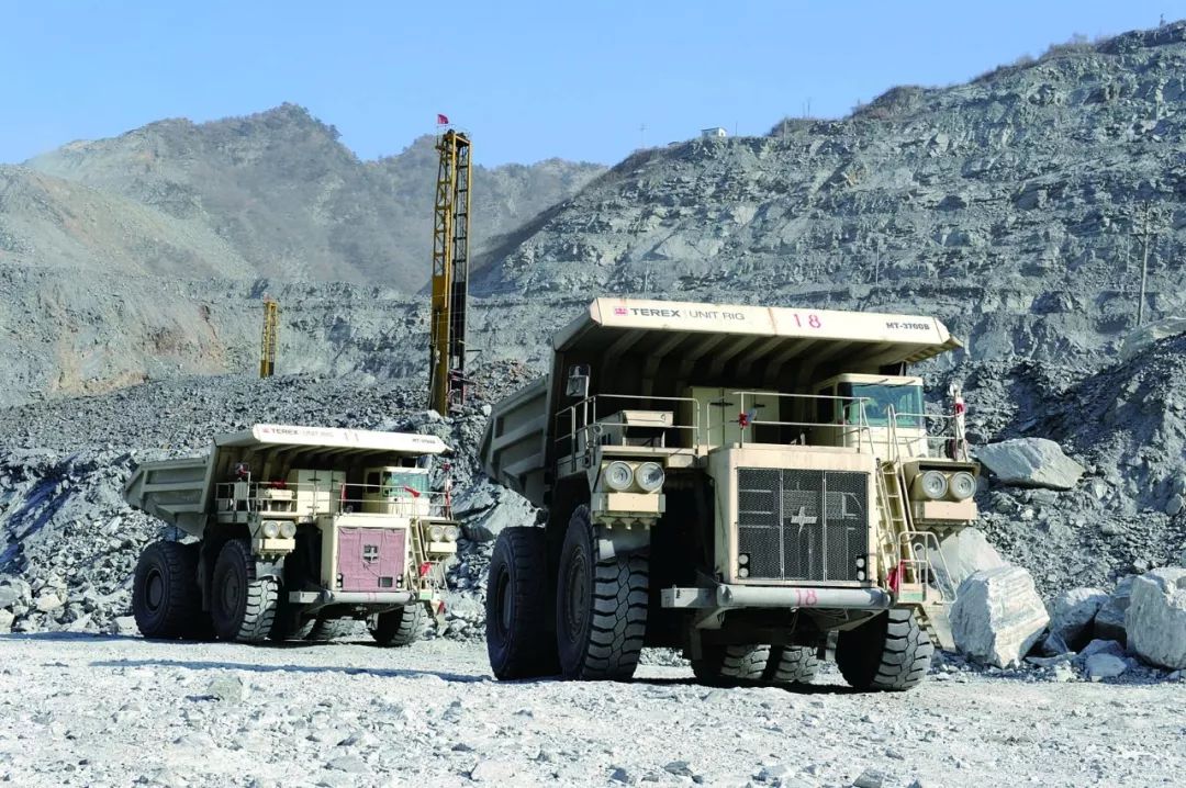 这里拥有亚洲最大的露天铁矿和亚洲最大的竖井煤矿,1921年成立本溪煤