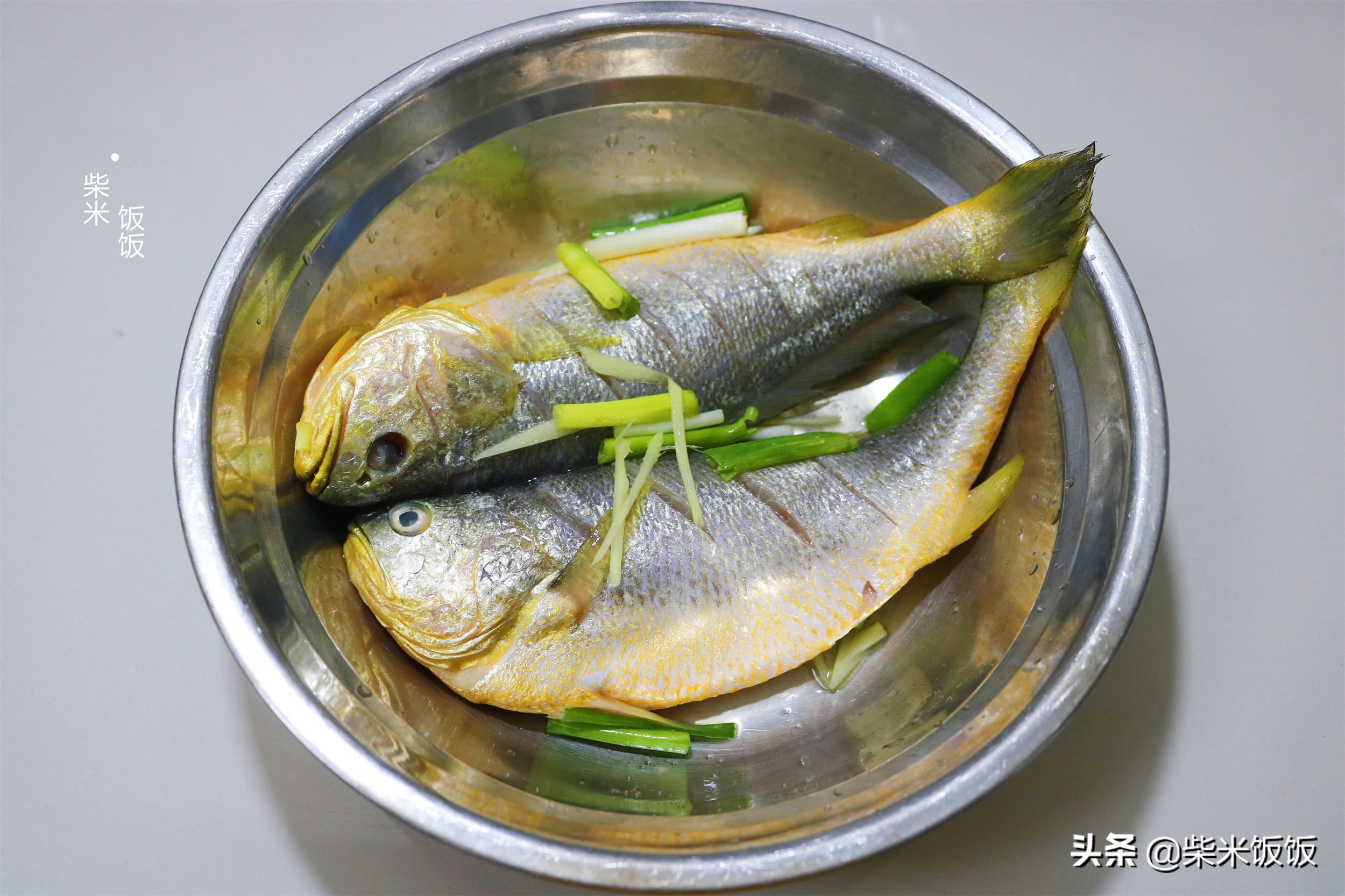 这种鱼，肉多刺少营养高，大火一蒸十分钟上桌，比红烧还好吃