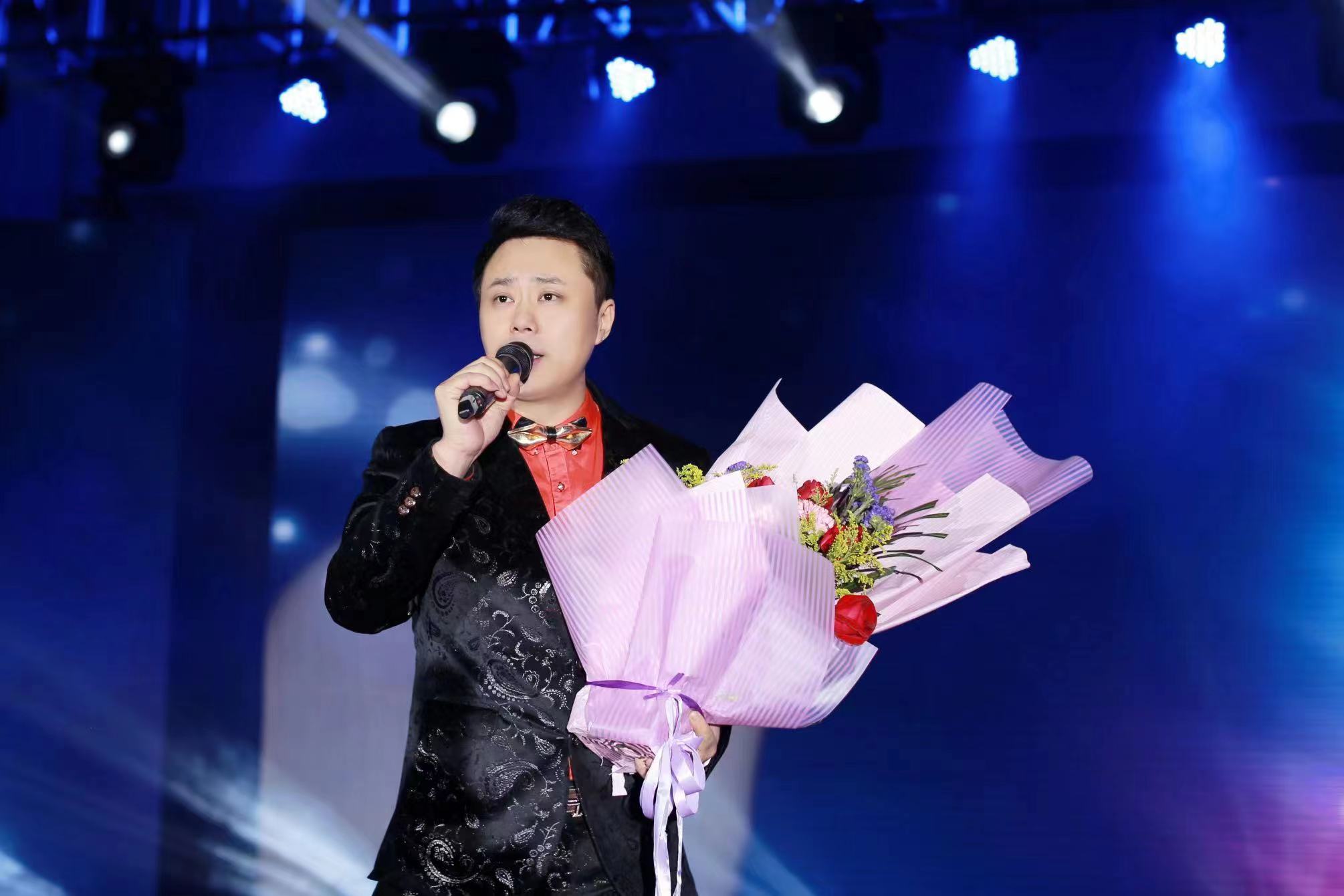 从不跟风直播的歌手高安,为何突然入驻华人头条最新消息动态公布-北斗