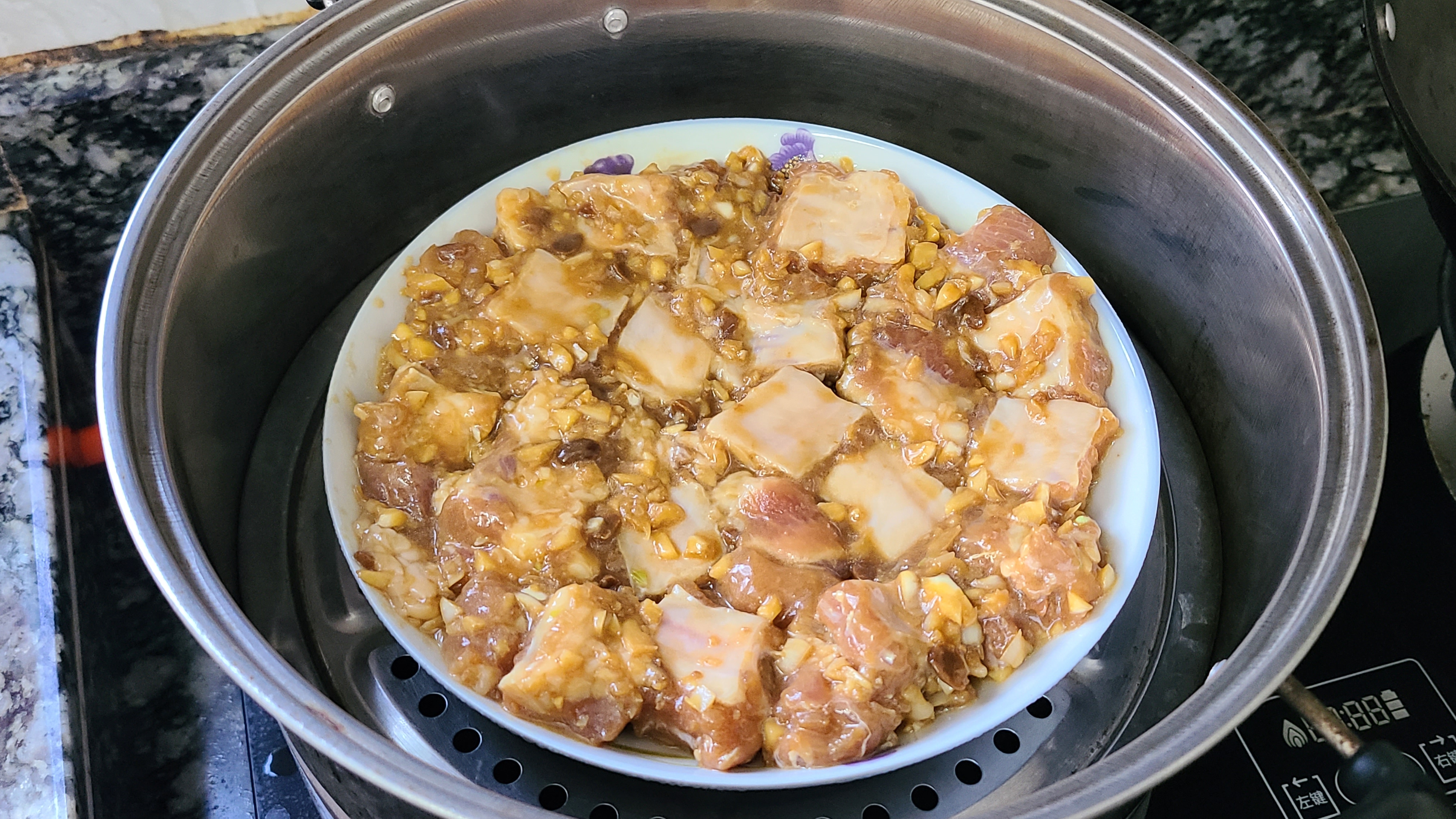 排骨这做法在广东出了名，老厨师教的一道菜，好吃味美香味浓