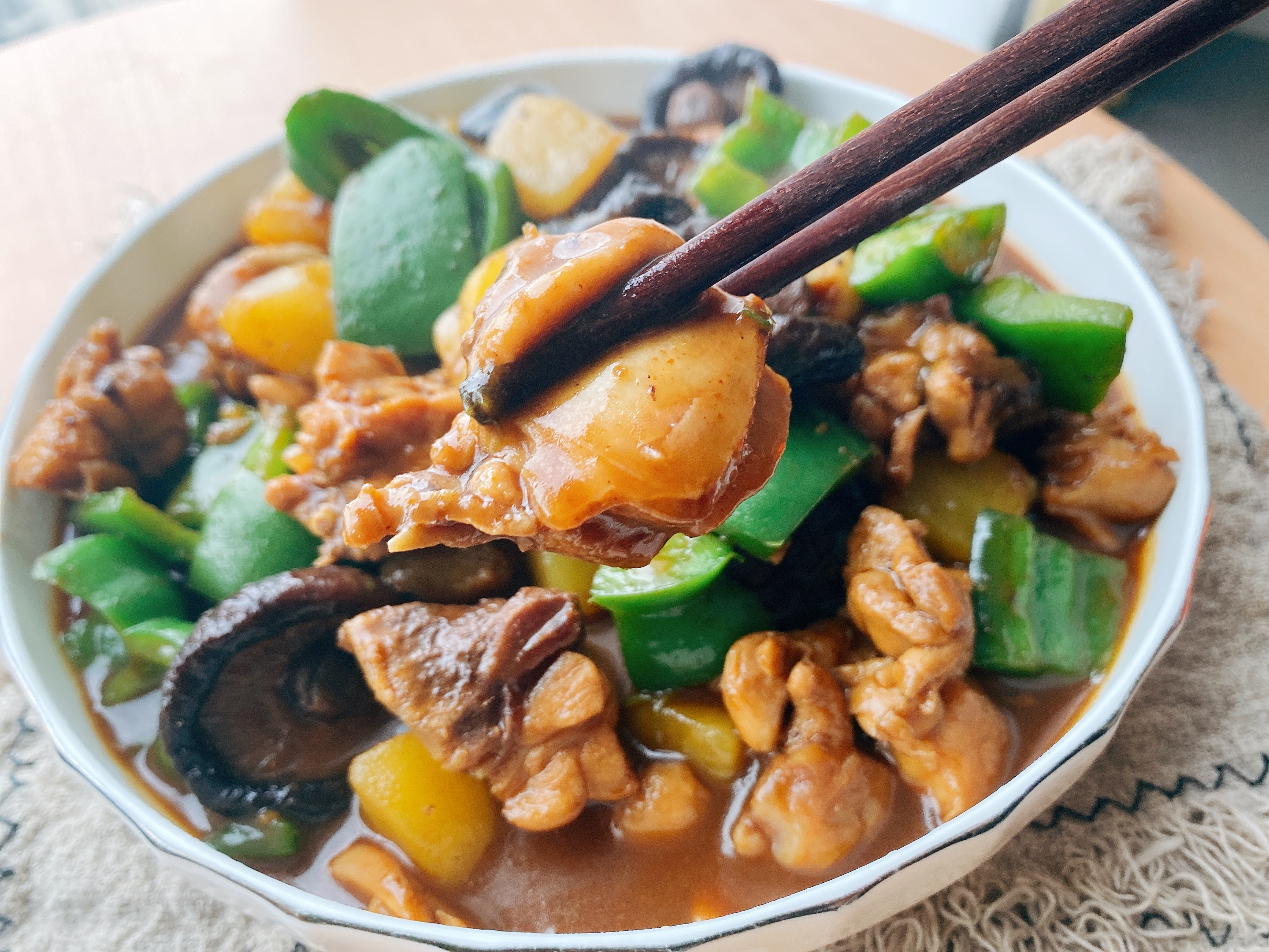 黄焖鸡到底加了什么料才那么香？除了盐和味精，最关键的是这味料