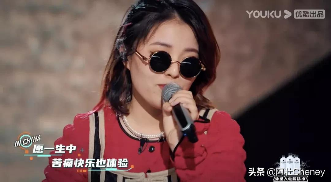 《好声音》夺冠后被骂了3年,这次她终于翻身了