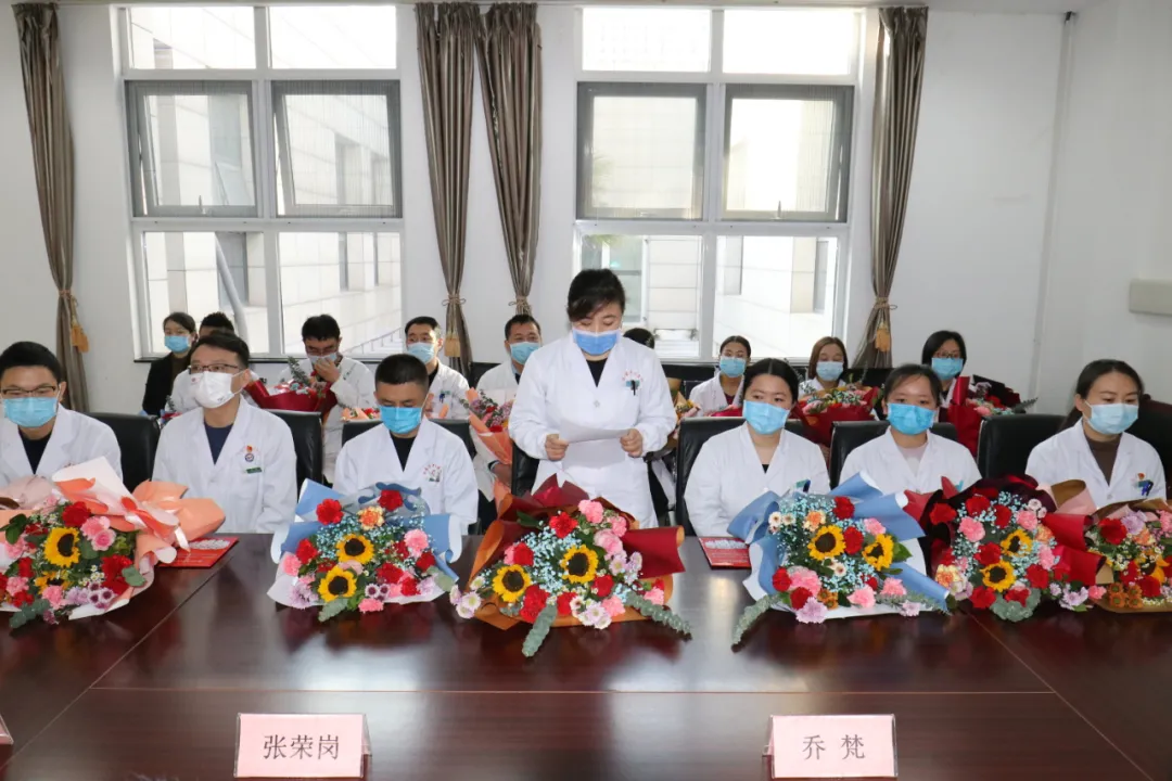渭南市中心医院15名支援西安核酸检测队员回家啦