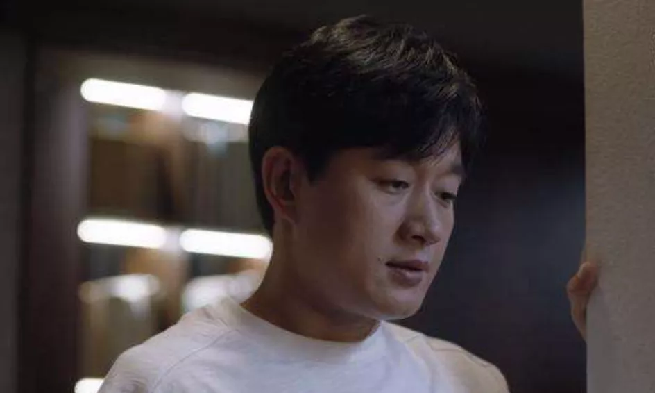 女友的爸爸嫌他穷，生病时却靠他照顾