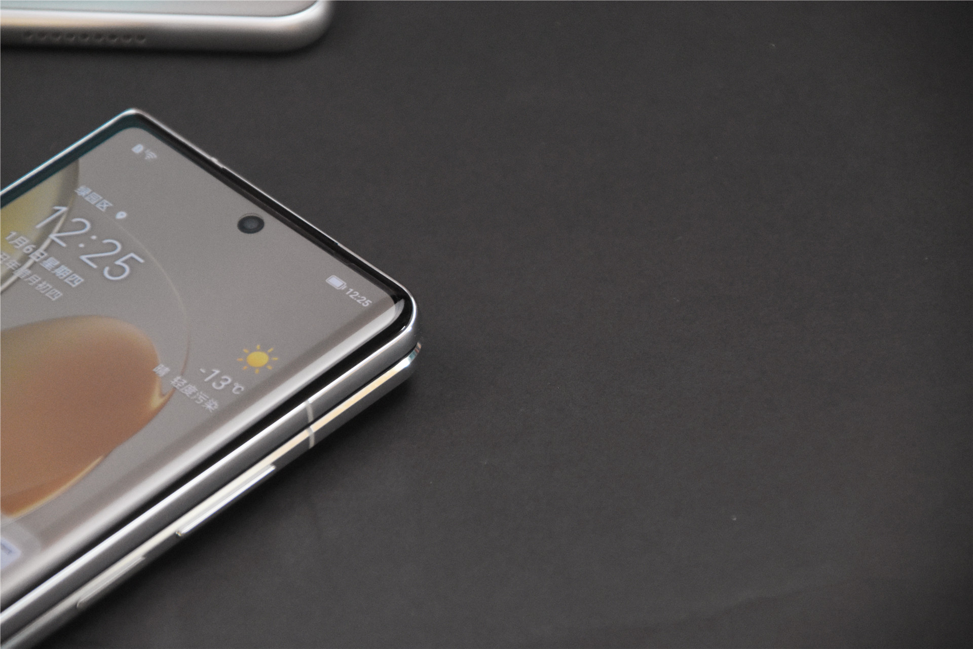 荣耀首款折叠屏Magic V评测：新骁龙8加特，三组镜头影像能力巅峰