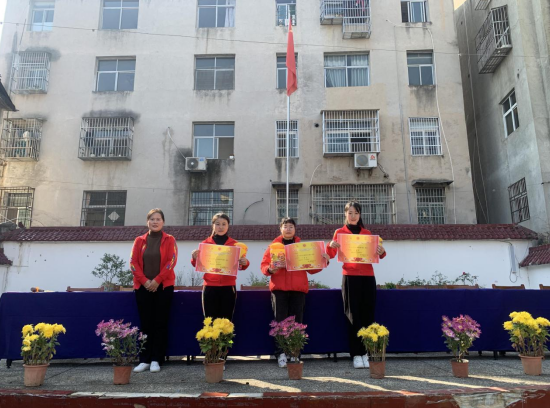 湖北武穴梅川镇中心幼儿园：多彩器械 运动无限