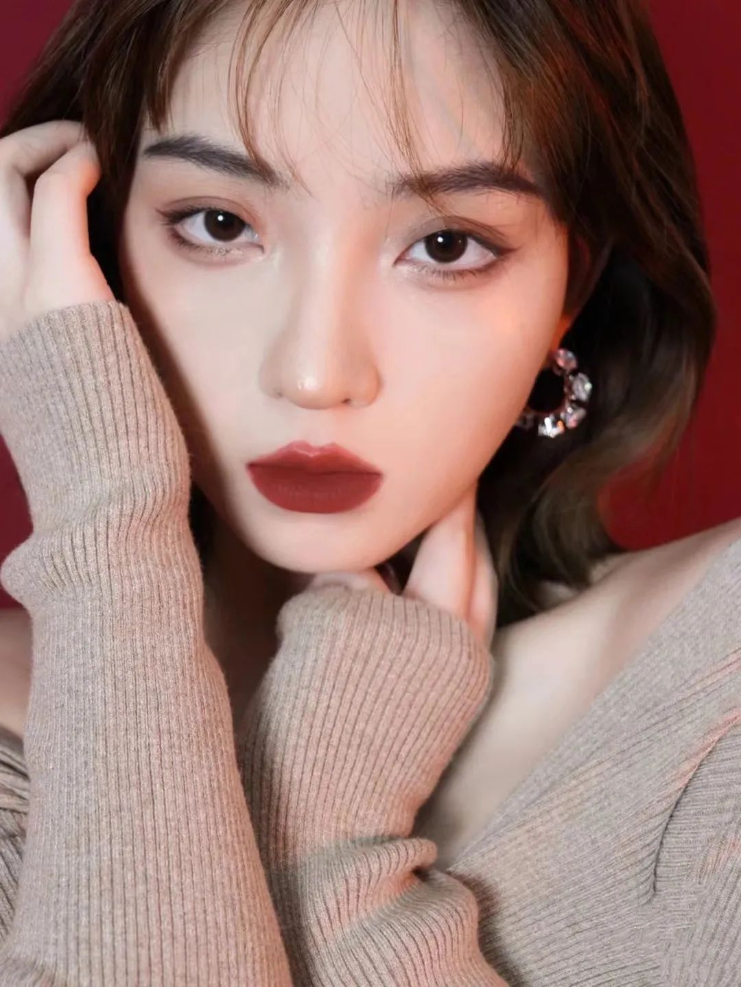 為什么現(xiàn)在很多女生不化妝只涂口紅？