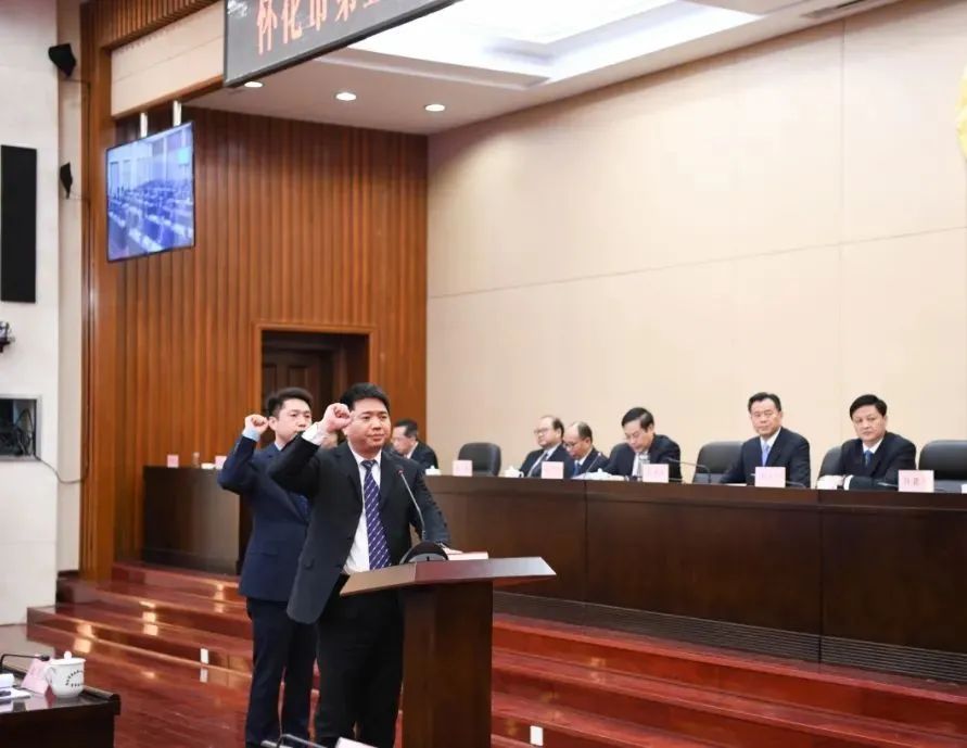 市五届人大常委会举行第五十次会议