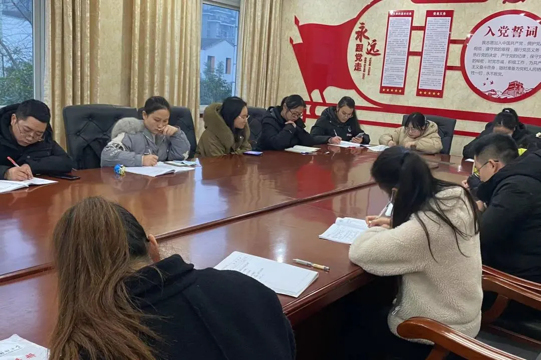 四川天府新区籍田小学开展期末复习研讨活动