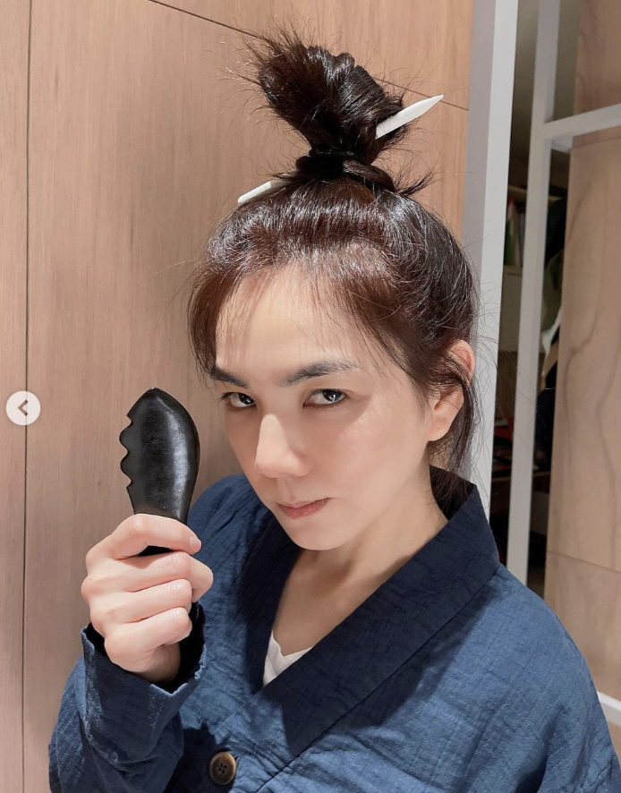 Ella带家人和员工度假，与劲宝DIY披萨，母子欢乐同框画风有爱